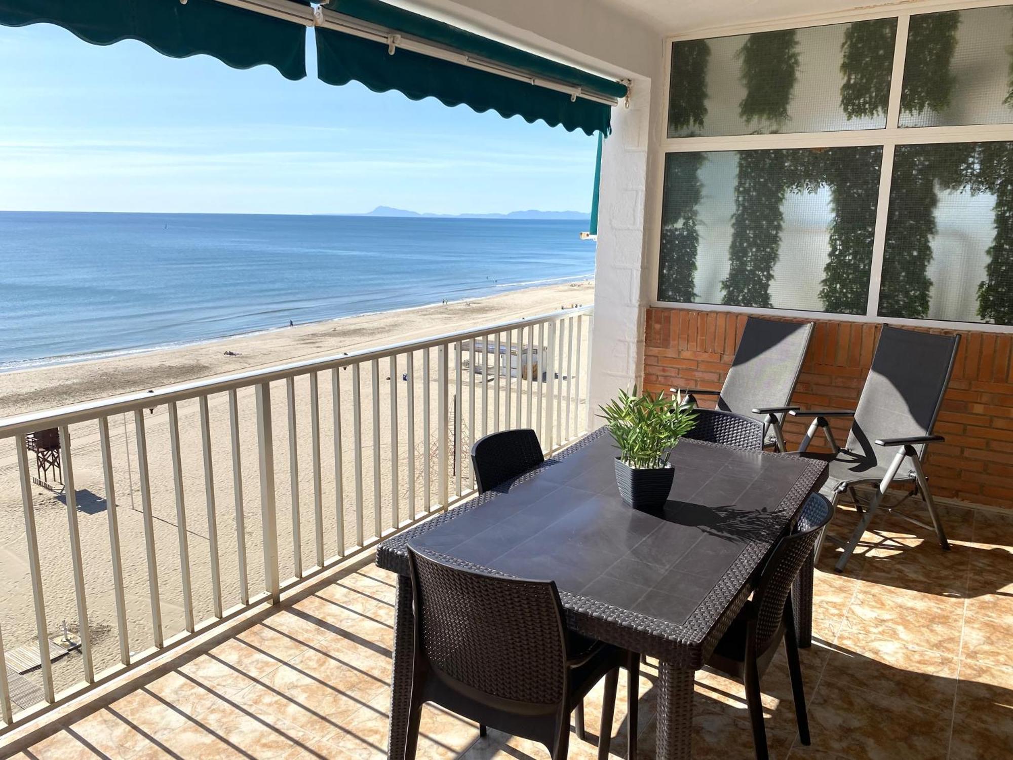 Beachfront And Renovated Apartment Cullera Eksteriør bilde